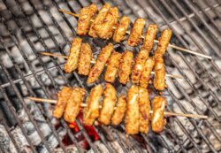 Barbecue skewers made from healthy and sustainable meat substitutes from Swiss organic producer Luya.